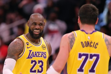 41岁14中13！球权使用率生涯新低&amp;防守拉满 老詹复出后湖人真滴强