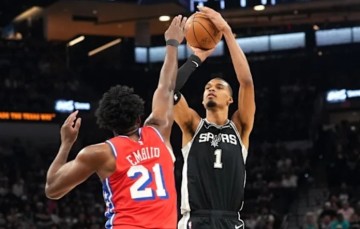 九游体育-马刺60胜：文班vs恩比德的今昔