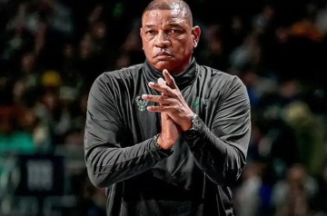 九游娱乐-里弗斯卸任雄鹿主帅，常规赛32胜50负无缘季后赛|NBA|名人堂|Shams|奥斯汀-里弗斯|密尔沃基雄鹿队_新浪体育_新浪新闻